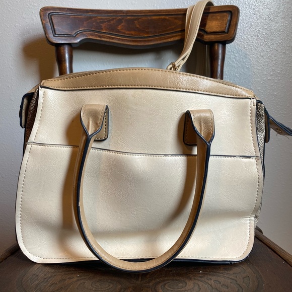 London Fog Cream Leather Purse - Picture 2 of 9